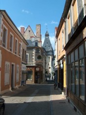  Beffroi et Grande Rue de Dun sur Auron © Office de Tourisme Dun sur Auron